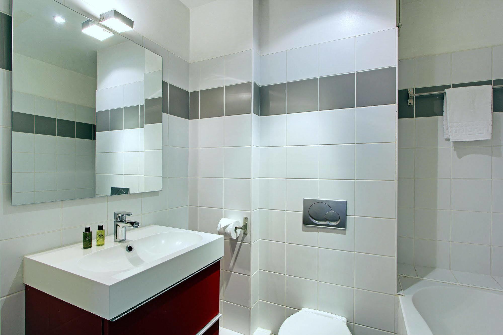 Short Stay Group Museum View Serviced Apartments Париж Экстерьер фото