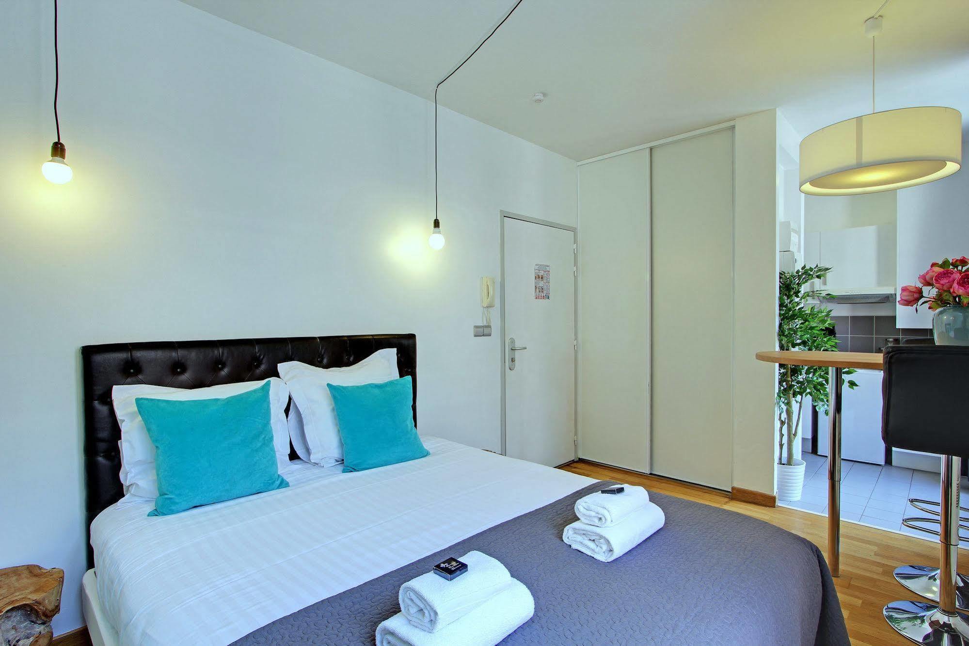 Short Stay Group Museum View Serviced Apartments Париж Экстерьер фото